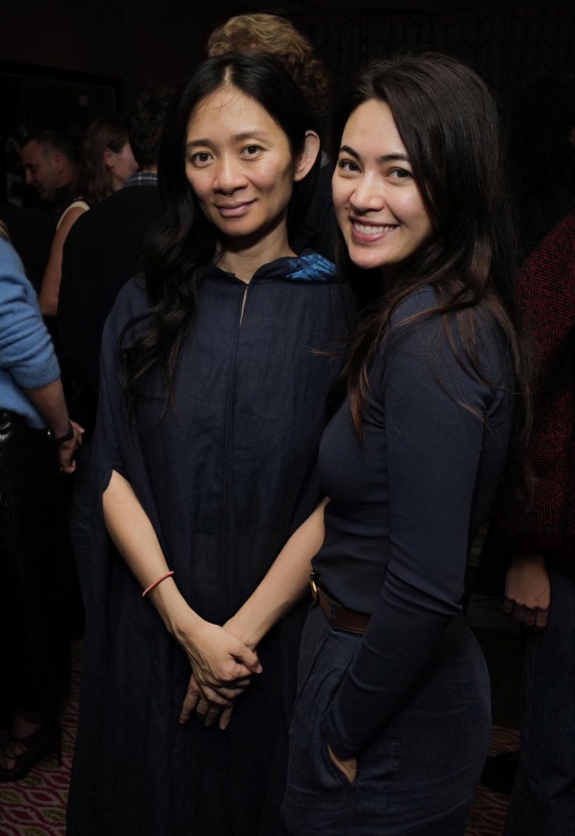 jhenwickarg's tweet photo. Jessica Henwick junto a Chloé Zhao en la proyección especial de "Hamnet" en Londres el 11/10. https://t.co/BcIWgE7vmf