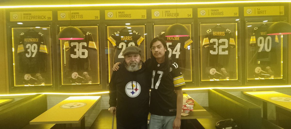 otman28's tweet photo. @FOXImpactoNFL apoyando a los Steelers por Fox !!! #HereWeGo https://t.co/Nu1EAbq6YE