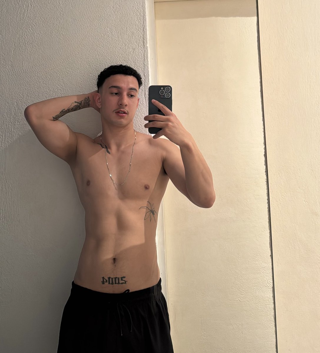 _rms_ms's tweet image. De banho tomado e cheiroso 🫶🏻✨