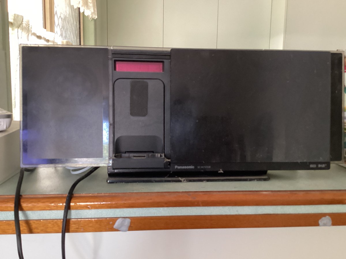 alienwumuti's tweet image. Can some old person please tell me how to use this I’m young and it’s confusing #cdplayer