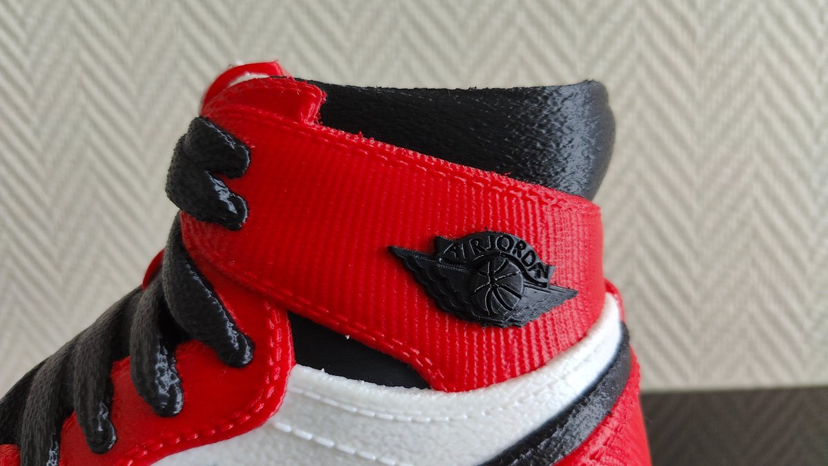 snapmaker's tweet image. ⚫ "Bred" Style Air Jordan Display 🔴
Printed in 31h32m on the #SnapmakerU1 using PLA filament. Bring sneaker culture to your shelf! 👟🔥

📷 Credit to: Rudi Jetten
🛒 Get Your U1: bit.ly/3W4Ooyb

#Snapmaker #3dprinter #3dprinting #AirJordan #Nike #Sneakerhead #3DArt