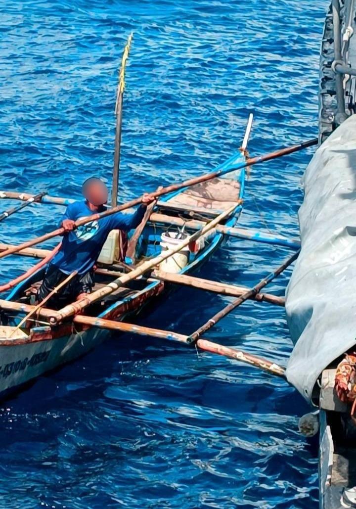 Philippine_Navy's tweet image. TO THE RESCUE | PH #Navy’s BRP Emilio Jacinto rescues Stranded Fisherman off Cagayan Waters
👉🏽web.facebook.com/share/p/1AkhGL…
#ProtectingtheSeasSecuringOurFuture
#ModernandMultiCapablePHNavy
#OneAFPOnePhilippines
#StrongAFPStrongPhilippines