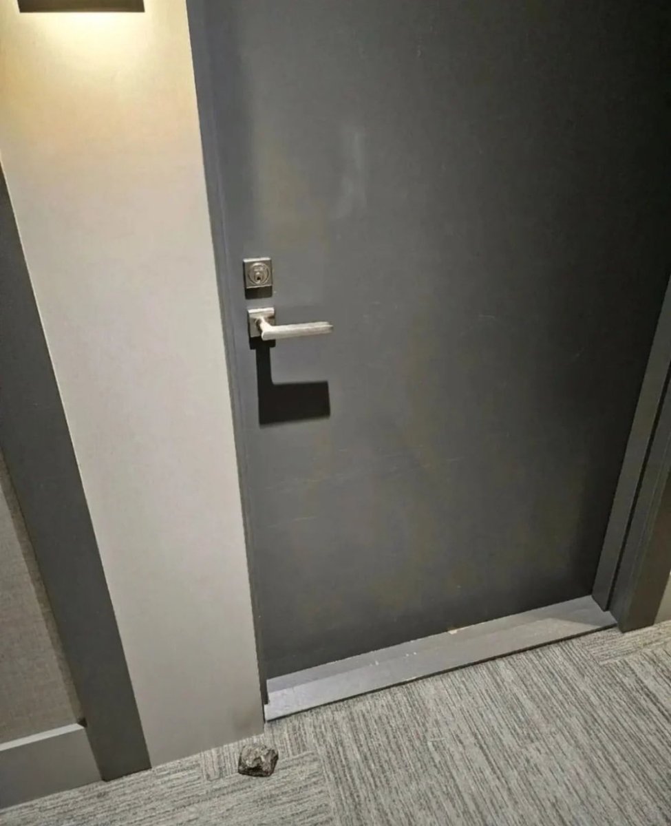 Está súper discreta, seguro nadie la va a notar. 
Éxito 👍🏻