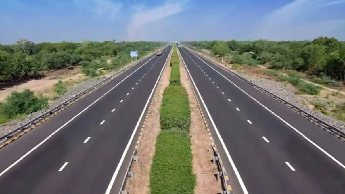 Indianinfoguide's tweet image. 🚨Lucknow–Kanpur Expressway nears completion, set to cut travel time to one Hour.