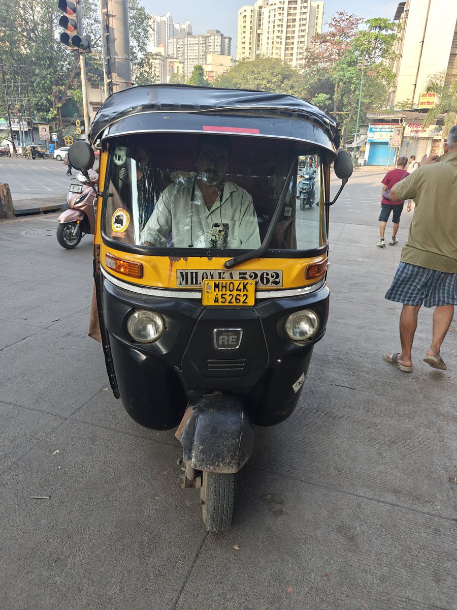 NavinKurle's tweet photo. @MMVD_RTO @ThaneCityPolice या ऑटोरिक्षा चालकाने कमी अंतरासाठी जाण्यास नकार दिला आणि सांगितले की मी फक्त लांब पल्ल्याच्या फेऱ्या घेतो. शिवीगाळ करायला सुरुवात केली. नकार का आणि शिवी��ाळ का असे विचारले असता. तो म्हणाला मी तुला मारेन आणि ऑटोमधून शस्त्र घेण्याचा प्रयत्न केला. https://t.co/ABdgtAvaTI