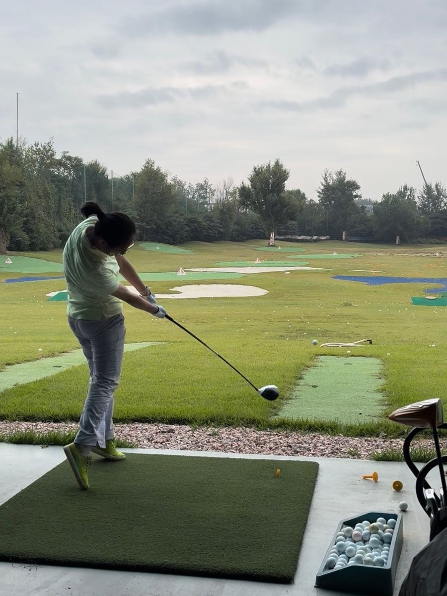 Tsinghua_Uni's tweet image. Our golf team excelled at the 19th Capital Universities Golf Skills Competition, winning 2 golds and 1 silver! From long drives to precision putting, NextGen proved the spirit of No Sports No Tsinghua on the green ⛳️