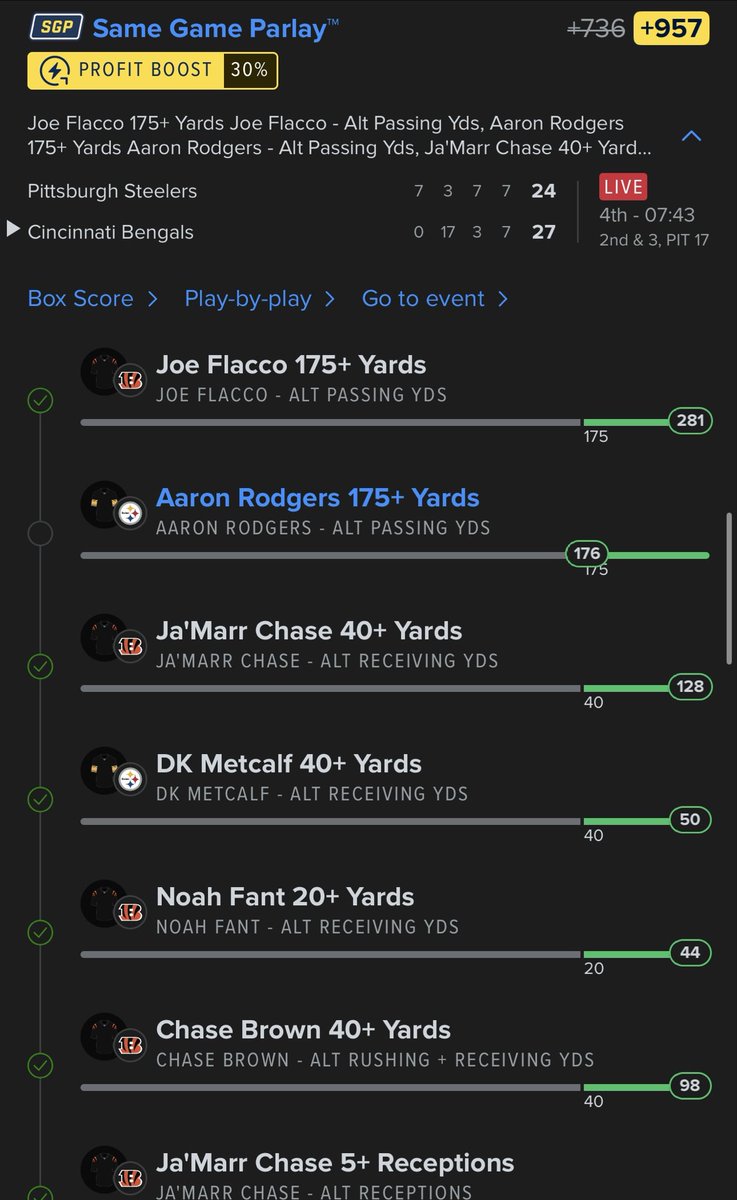 itzVickiLou's tweet image. The way I need Kenneth for one more yard is criminal 😭