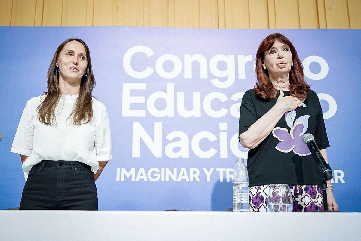 Ayer con Perón, hoy con Cristina. 

La cita es en San José 1111. ❤️