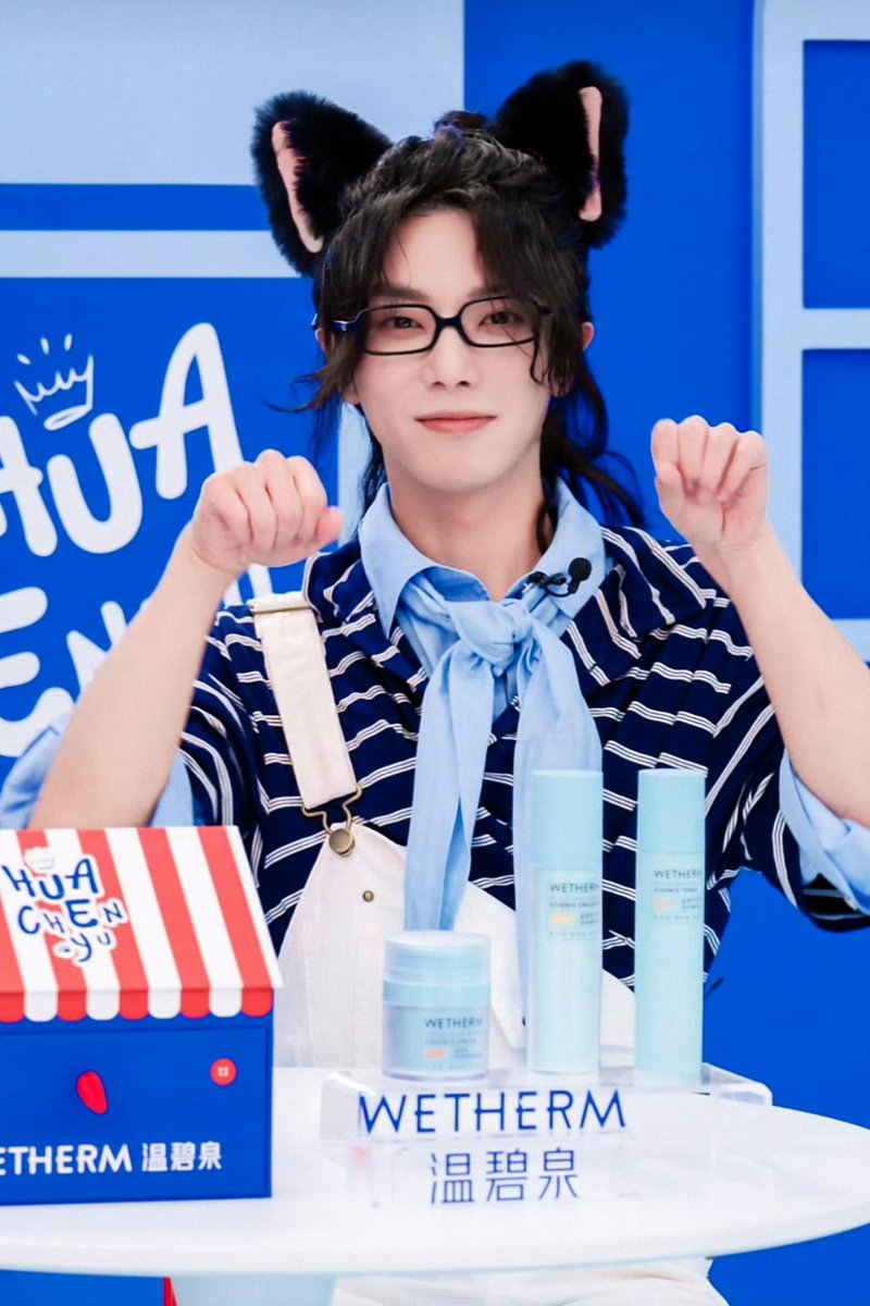 Cutie Huahua with cat ears 😭❤️

#HuaChenyu