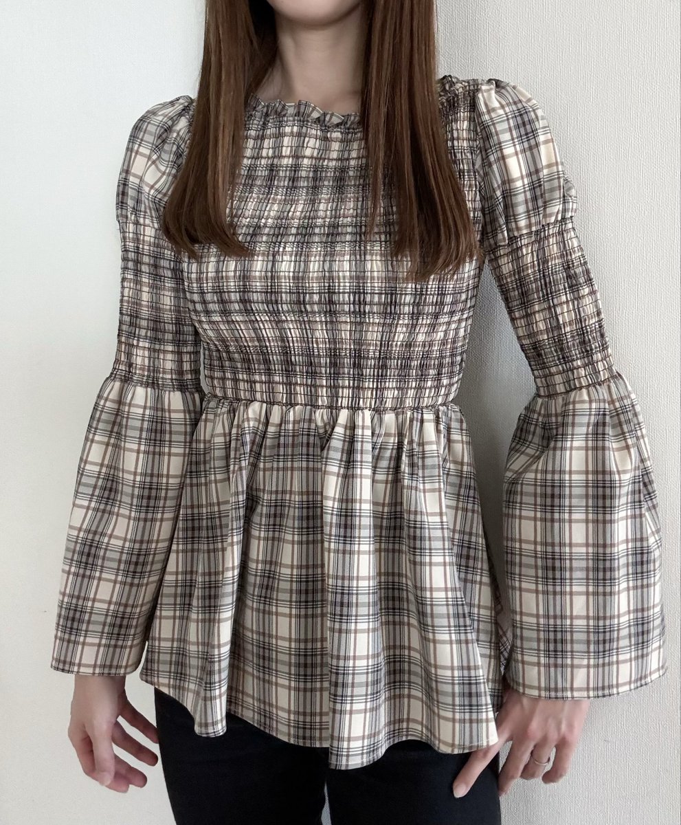 no_tea77's tweet photo. 🍒Checked Flared Peplum Top

オフショルにしてもかわいい🤎🤍
ギャザー部分がよく伸びるから着やすい！
丈感も袖のぽわん具合もよかった！
買って大正解👏✨
まりなさんありがとう🥹！！

#FORHER https://t.co/sTc9qmxtxX