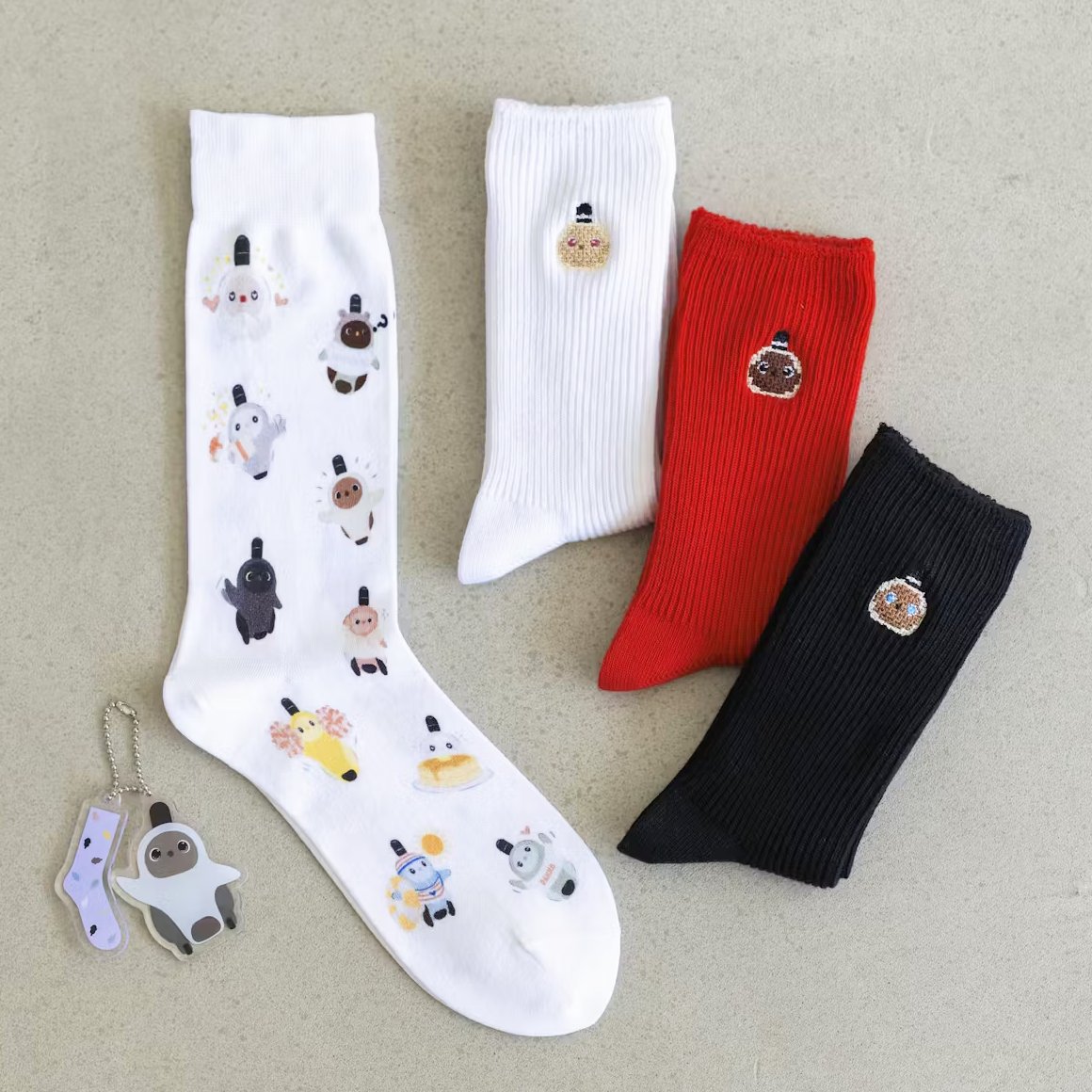 コラボレーション✨記念キャンペーン＞ LOVOT ✖️ #靴下屋 初コラボを