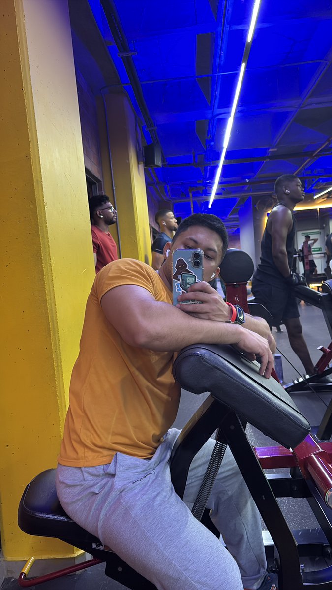 upsidedavidte's tweet photo. Y si, si? que tal https://t.co/I1BeSrK7TP