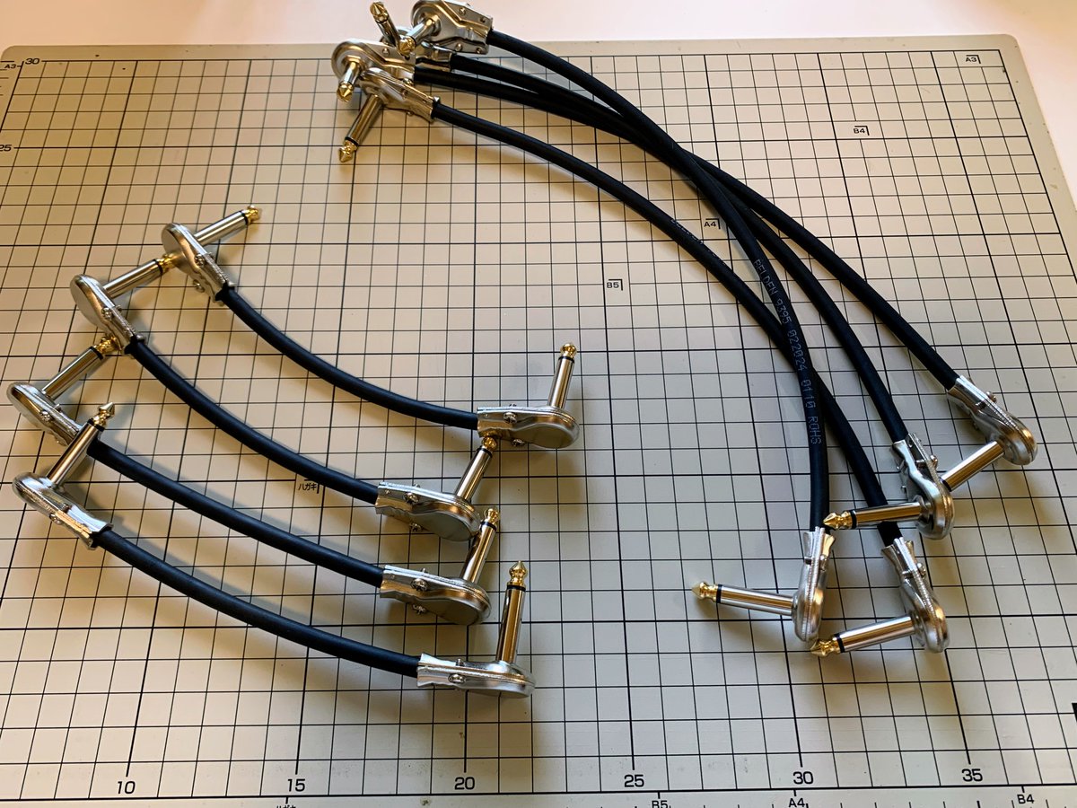 SoundMOMO_'s tweet image. 本日はBELDEN 9395のVintageプラグをたくさんご注文いただきました。
ありがとうございます！

Vintageプラグはエフェクター接続時に幅を取らないのと、なにより見た目がカッコイイですよね👍

1本1本テストして、きれいに磨いてパッキングします。
音作りのお役に立てますように！

#パッチケーブル