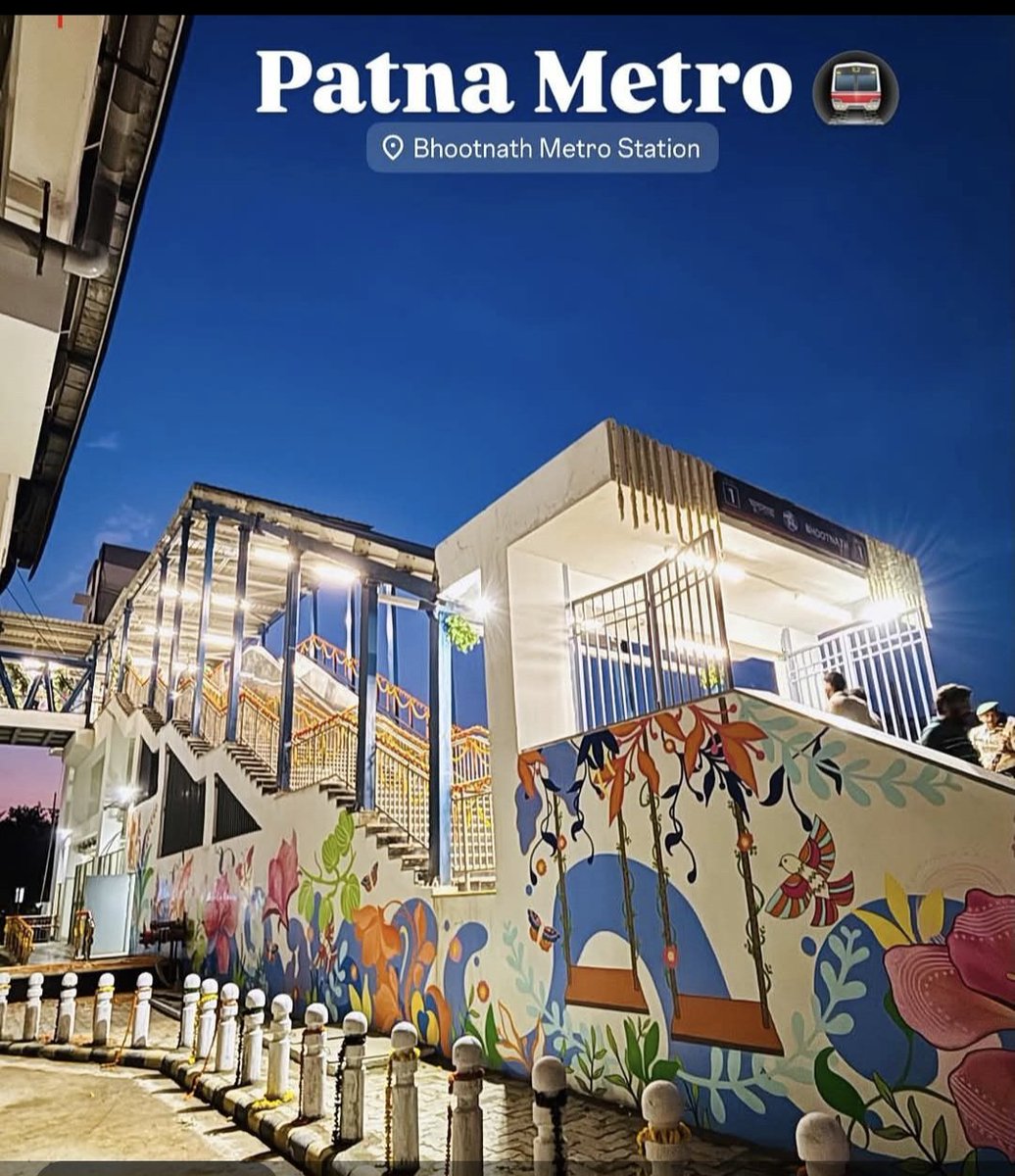 pranav_cool's tweet image. Patna Metro स्टेशन की दीवारों पर इतनी खूबसूरत पेंटिंग और डिजाइन बनी हैं | Metro स्टेशन की दीवारें अब कला की मिसाल बन गई हैं — लाजवाब काम! 👏🎨🚇 #Patna #patnametro #Bihar👏🎨🚇