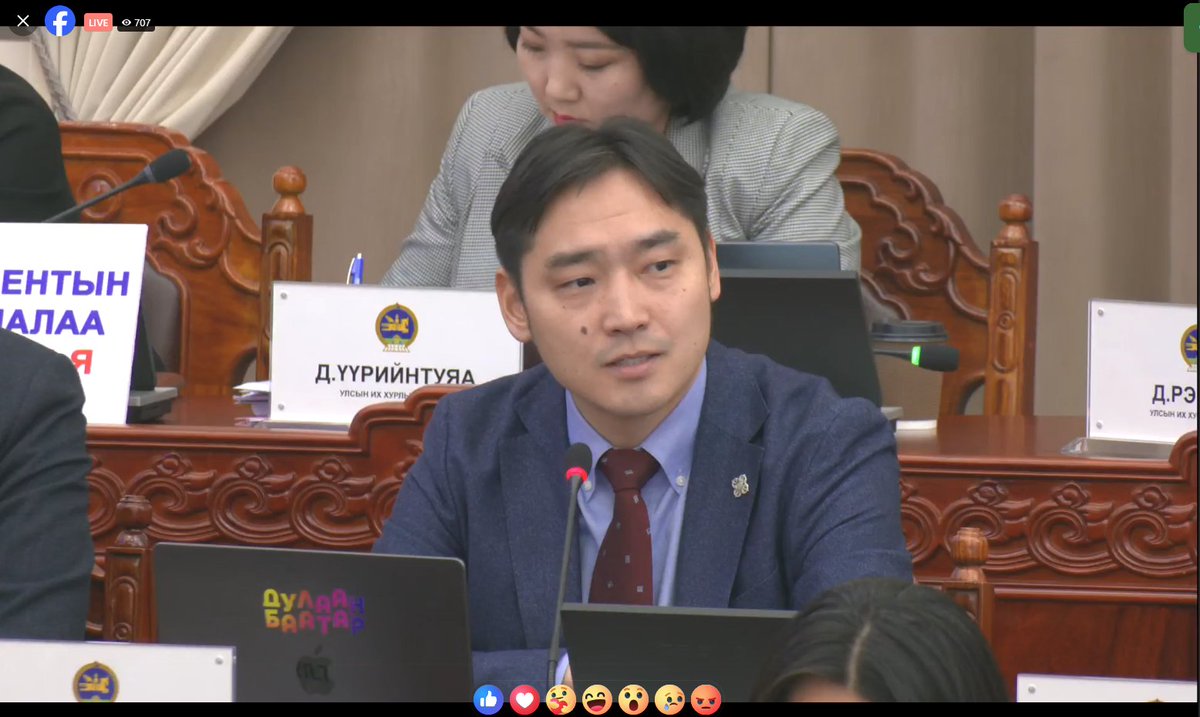 6 жил засагт бсан, 4 жил ЕС хийсэн Оюун-Эрдэнийг өмөөрөхдөө бүх юм болж бүтэж байгаа юм шиг ярьж байсан энэ мэт хүмүүс өнөөдөр 4хөн сарын өмнө томилогдсон ЗГ-аас яагаад цалин нэмэхгүй бгам, яагаад асуудлаа шийдэхгүй бгам гээд сууж бх гэж. Лол.