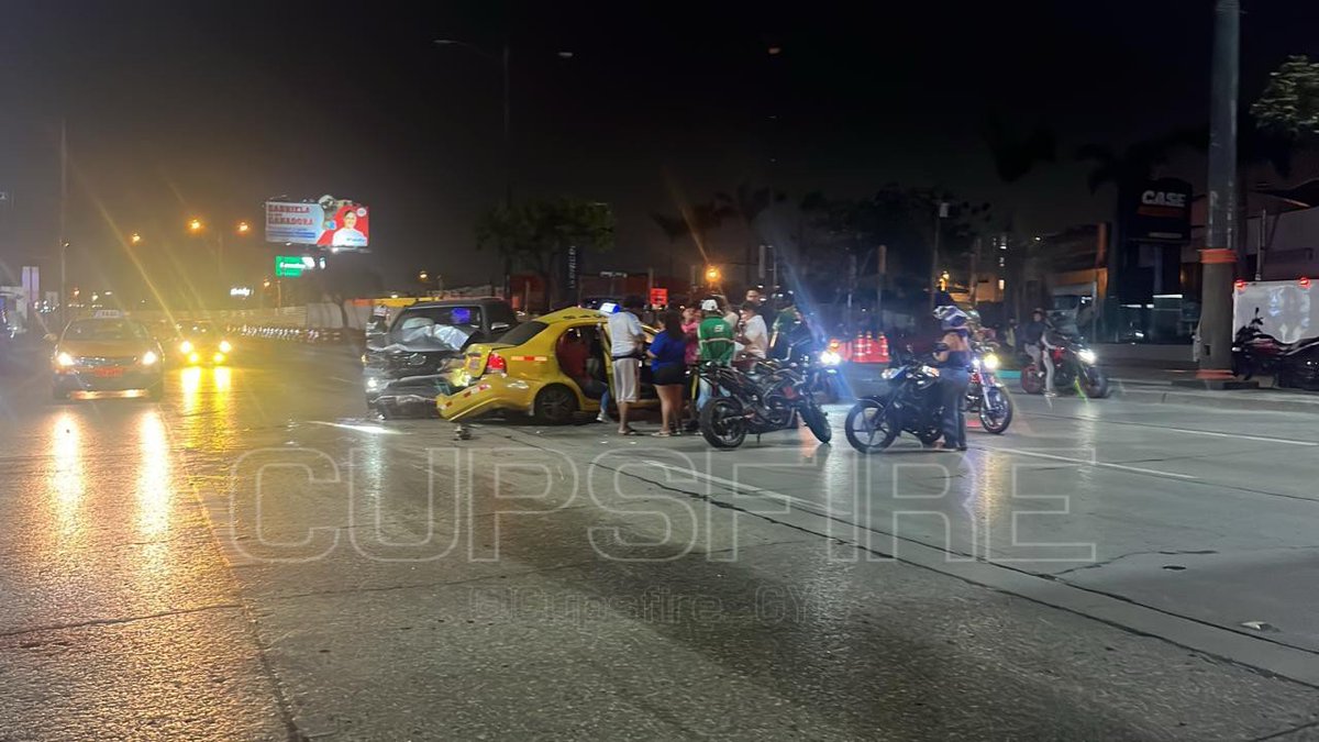 Siniestro de tránsito en la Av Juan Tanca Marengo 
Dos personas sin vida reporte inicial 
Guayaquil