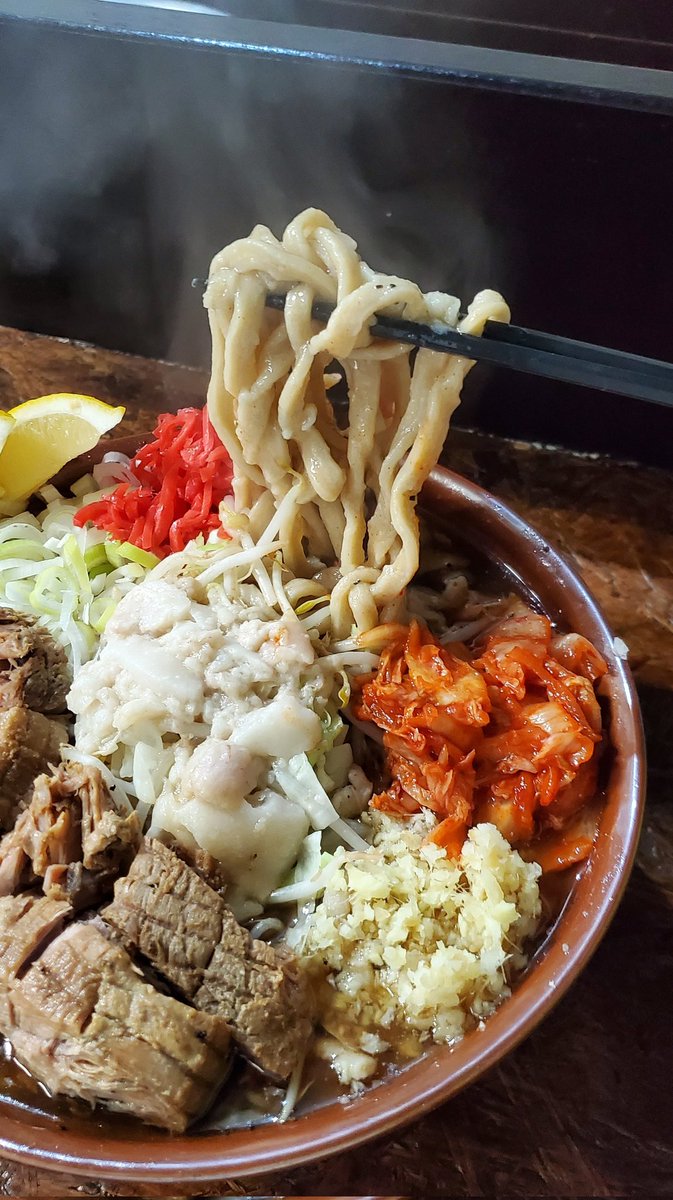 自家製麺まさき(非乳化)@新所沢

・塩豚魚らーめん(大盛×２)
　+豚増し+紅しょうが+ねぎ+キムチ+レモン

塩🧂ver.豚魚🐷🐟️
魚の風味をより感じ優しいスープ✨️
レモン🍋を絞ればさっぱり😃
久しぶりのキムチも塩と相性ピッタリ👍
豚がホロホロで最高🤩💓
ご馳走様でした🙇