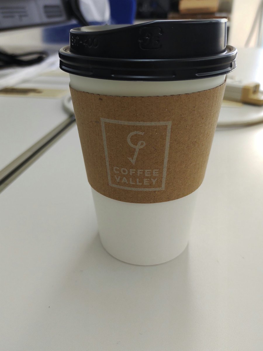 aimikebukuro's tweet photo. 今日も朝からCOFFEE VALLEYさんのコーヒーを買いました。
ホットは初めて買いましたが、
ホットもアイス同様２種類の豆を選べたので、コロンビアにしました。
薫りも味も良くて、良い仕事ができそうな気がします。 https://t.co/ftcrlaCkVx