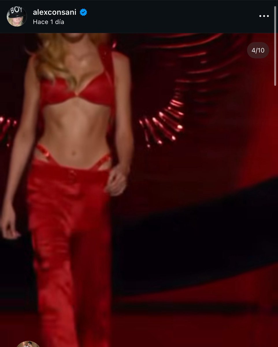 g00dstuffff's tweet image. por qué alex consani al vídeo donde sale la canción de karol lo silencio pero el otro donde suena la de rosalía le dejo el sonido