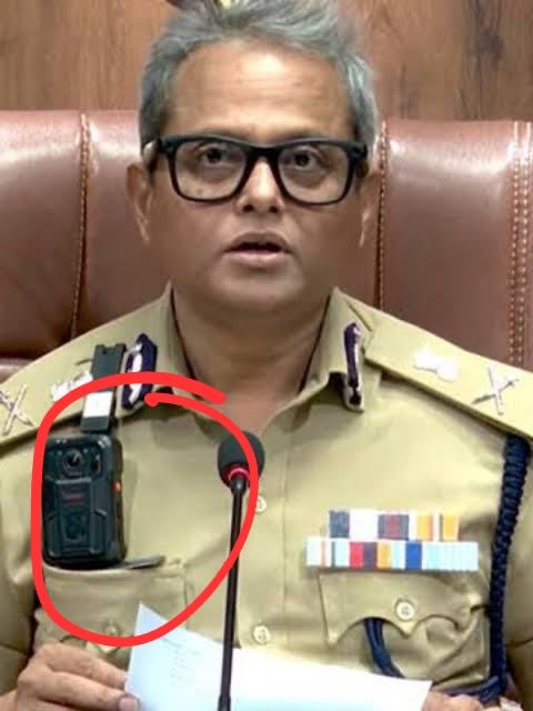 varun_mara's tweet photo. Recently, we saw a traffic cop abusing a biker. Body cameras would hardly cost less than 5k when ordered in bulk.

All public servants should only be able to take action against citizens when there's a body camera on @AmitShah 

https://t.co/goX3onMEPJ https://t.co/nd3KOM7Ogi