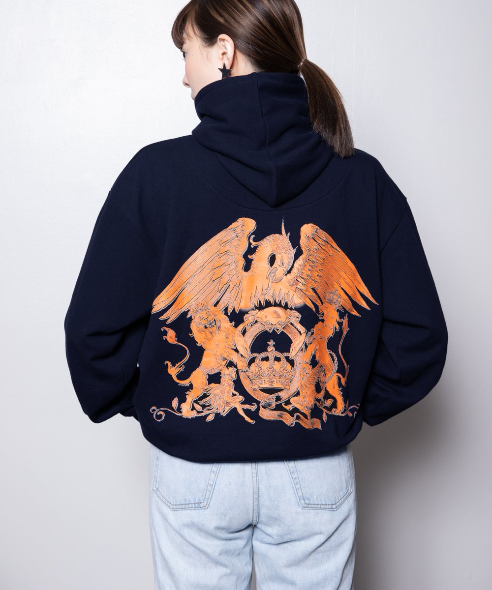 CulT1947's tweet photo. 待望の秋冬シリーズのご紹介！
パーカー（フード付）、スウェットシャツの2型の販売を10月下旬～11月初旬にスタート予定!!

分厚すぎない生地感なので、秋口、春先の季節の変わり目まで長くご着用いただけます。
https://t.co/3saUUogwbA

 #cult #カルト  #ロックT #パーカー #スウェット #秋コーデ https://t.co/5syYieeKDb