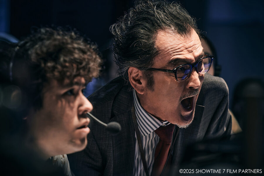 ภาพยนตร์ One Location จากญี่ปุ่น ด้วยบทภาพยนตร์และการแสดงโดยเฉพาะตัวเอก เปรียบเสมือนนั่งรถไฟเหาะที่มีจังหวะหวาดเสียว และพักสลับไปอย่างเป็นจังหวะอย่างเหมาะ ทำให้หนังไม่หนักและเครียดจนเกิดไป บทดีจนเวลาผ่านไปอย่างรวดเร็ว
#DEXfilms #DEXfilmsfest2025 #SHOWTIME7TH #โหนล่ามหาประลัย