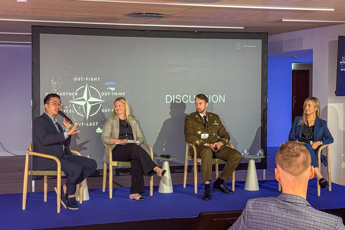 thesingaporeDIS's tweet image. Our Guardians recently represented Singapore at the 12th AI Partnership for Defense (AI PfD) Forum in Tallinn, Estonia, centred on the theme of building an AI-Ready Force.

#ArtificialIntelligence
#DigitalDefence
#GuardiansOfNewFrontier
#theSingaporeDIS