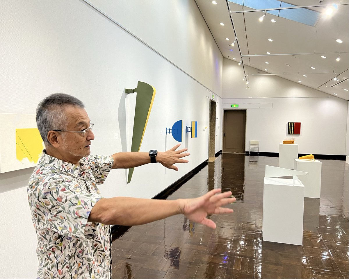 会期最終日のクロージングトークには横山先生をお迎えしました。15歳の頃に初めてお目にかかってからまもなく20年という節目に、美術館での個展をご報告できてとても嬉しかったです。トークに加え、展示室でも制作について沢山の視座をいただきました。横山先生、ありがとうございました。