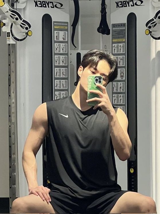 KJSdaily's tweet image. junseo gym mirror selcas 🫠

#김준서 #KIMJUNSEO