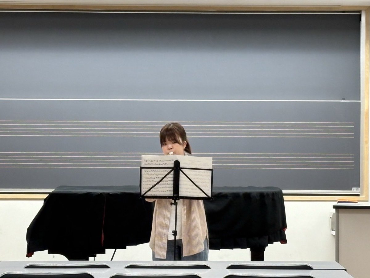 tcm_academy_trp's tweet image. 【10月ミニおさらい会🎶】

秋学期からツキイチで「ミニおさらい会」を行っています。前回のおさらい会から今回のおさらい会までの間に学んだことをテーマに、ソロやデュオを発表しました！

これからも学生間での学び合いを大切に、練習に励んで参ります！