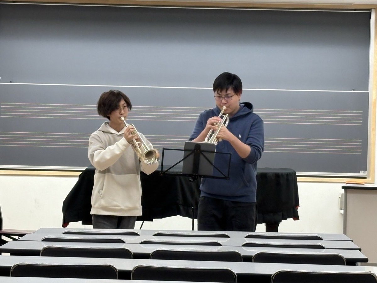 tcm_academy_trp's tweet image. 【10月ミニおさらい会🎶】

秋学期からツキイチで「ミニおさらい会」を行っています。前回のおさらい会から今回のおさらい会までの間に学んだことをテーマに、ソロやデュオを発表しました！

これからも学生間での学び合いを大切に、練習に励んで参ります！