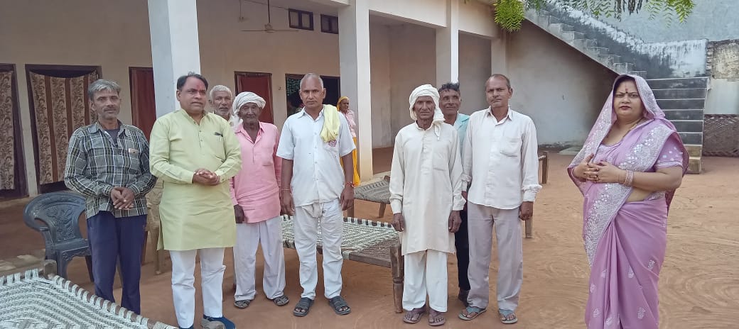 MlcSuresh's tweet image. आज मुजफ्फरनगर चरथावल के ग्राम अटाली पहुंचकर श्री विजेंद्र कश्यप जी की पूज्य माता जी के आश्रमिक निधन पर उनके परिजनों से भेंट कर शोक संवेदना व्यक्त की।

यह क्षति अपूरणीय है। माता जी एक आदर्श व्यक्तित्व की धनी थीं, जिनका जीवन सभी के लिए प्रेरणा का स्रोत था।
#sureshkashyap