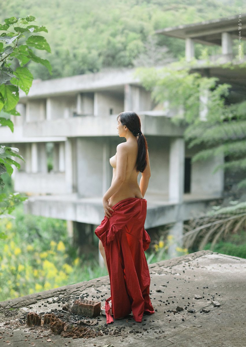 我的失乐园长满了青草， 长满了野蒿，秋风吹过你忧伤的清晨，那不可言说的痛，究竟是属于谁和谁的伤城……
出镜 <a href="/zhi_de15476/">凩祉祉（约拍可私信）</a> 
同行 <a href="/kungongshiwu/">十五</a> <a href="/guiyuntaizi/">归云</a> <a href="/bgb_b81/">猪大叔</a>