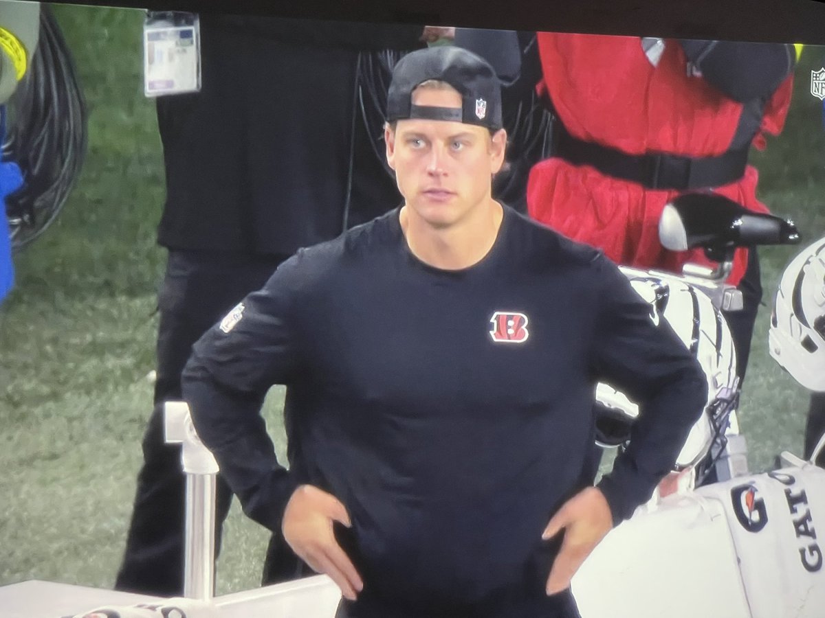 CDubsTech's tweet image. Joe Burrow with some major Lance Harbor vibes on the sideline