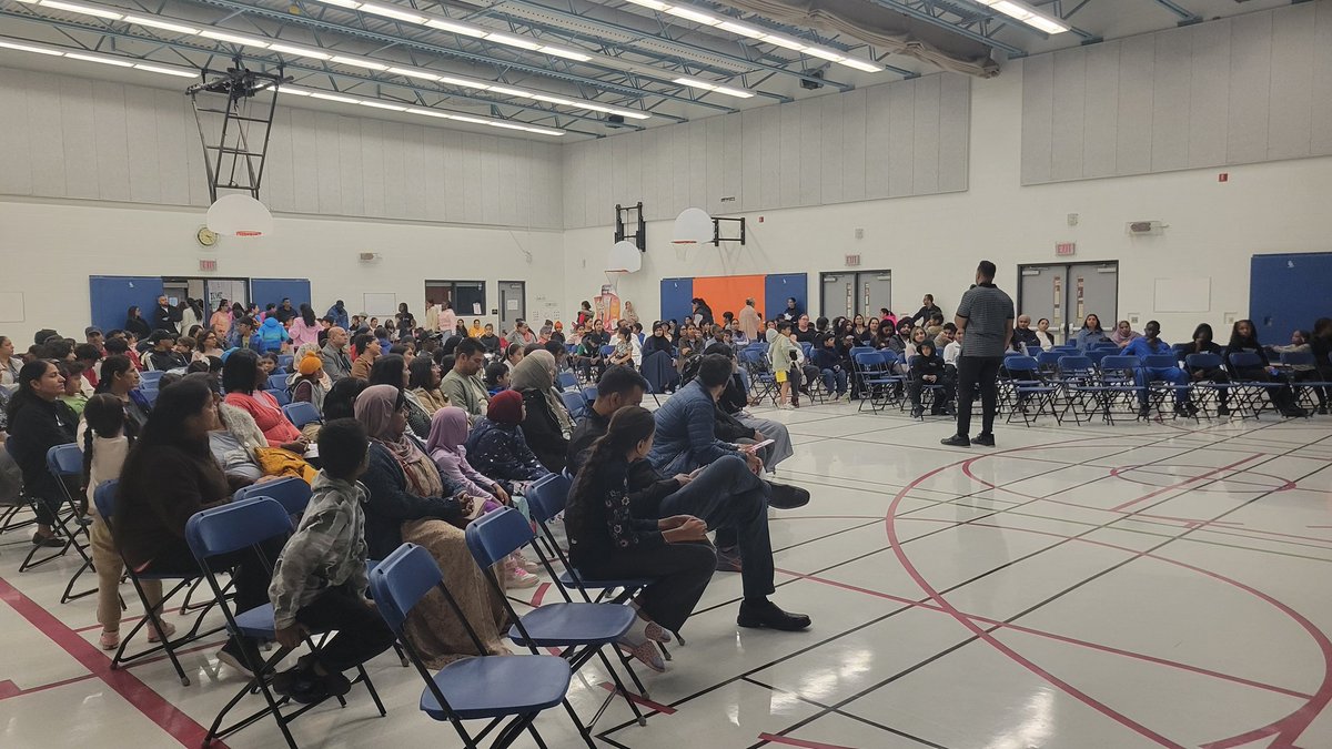 Honoured to have Keynote Speaker @GeoffreyRutherford at our <a href="/rjlee_ps/">Robert J. Lee Public School</a> #OpenHouse to discuss topics of #ConsentCulture with community
#ToxicMasculinity
#Misogyny 
#SocialConformity
#SettingHealthyBoundaries
#AdvocacySkills
#DiscriminatorySlurs
#HumanityStartsAtHome
<a href="/PeelSchools/">Peel District School Board</a>