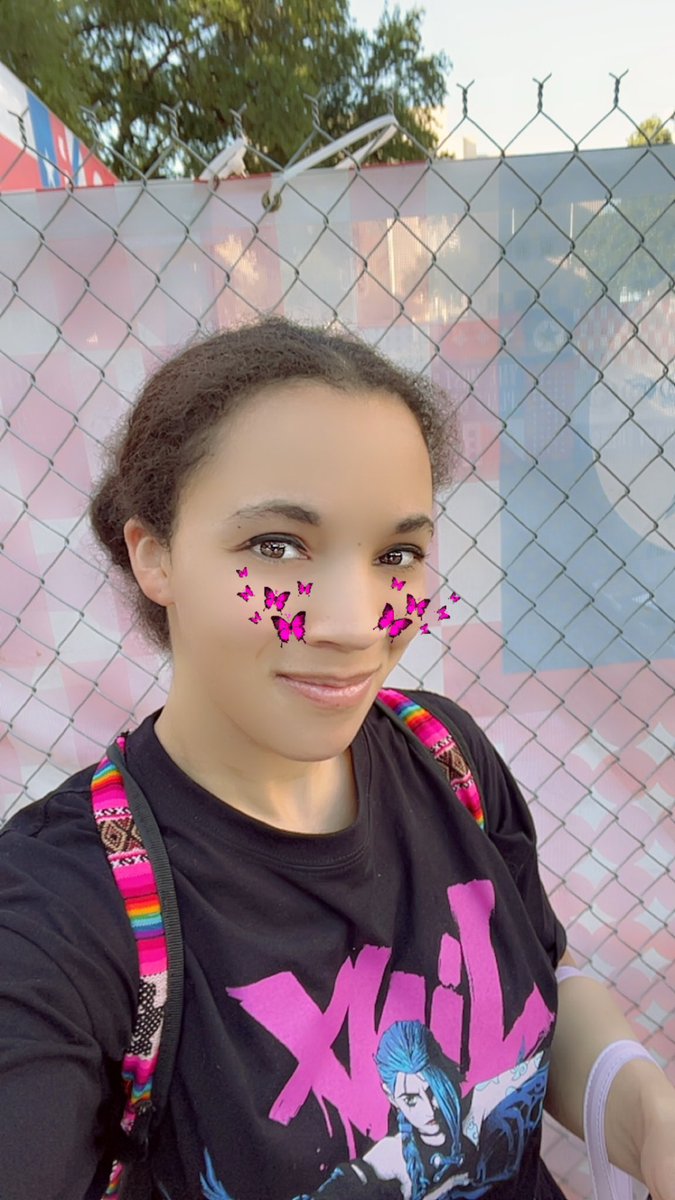 JConfitdent's tweet photo. Went to the State Fair #selfies #snapchat #statefairoftexas https://t.co/ybbkDXoAx9