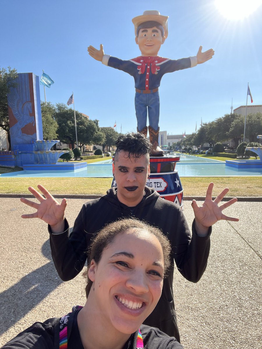 JConfitdent's tweet photo. Went to the State Fair #selfies #snapchat #statefairoftexas https://t.co/ybbkDXoAx9