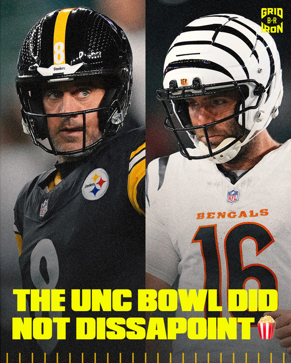 brgridiron's tweet photo. Joe Flacco tonight: 

31/47
342 Yards
3 TD

Aaron Rodgers tonight:

23/34
249 Yards
4 TD
2 INT https://t.co/TrxcKIc91k