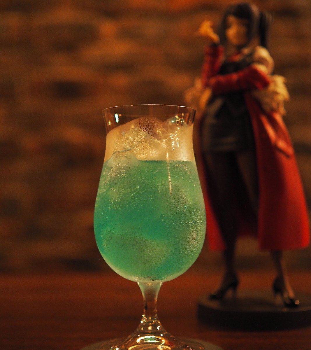 BarSekirei's tweet photo. ①2017年の初コラボ以来、@sukebangames さまの許可の元、当店にとっては「シュガーラッシュ」から実に8年ぶりとなるVa-11 Hall-Aのカクテルを創作させて頂きました。
選んだのは『ピアノマン』です。当店独自の解釈で創りました。
10月18日（土）より提供開始となります。 #barsekirei #アキバ #akiba https://t.co/yRQNTY2XUn