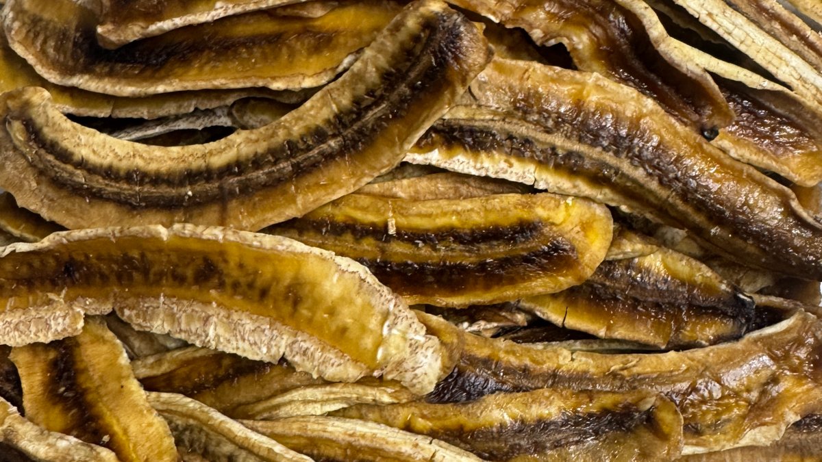 🌟 Snack smarter with Local Organic Harvest! Our dried organic bananas from Queensland deliver natural sweetness and energy, perfect for lunchboxes or outdoor adventures. 🍌 Let’s keep it healthy and delicious! Shop now: wix.to/Ru0OWOB #OrganicBananas #HealthySnacks