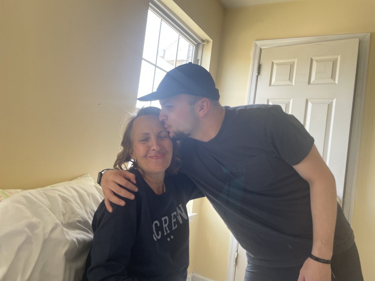 akasween's tweet image. I wish I could talk to you. I miss you so much everyday, mom. All my love