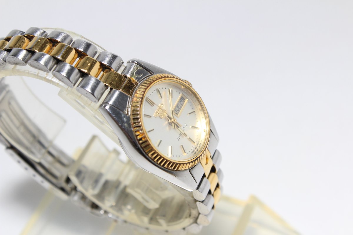 GshockTkhs's tweet photo. SEIKO 5 4206-0510 Gold analog vintage automatic https://t.co/9w2Nl19G9l #seikoGold #seikoanalogvintage #seikoautomatic https://t.co/hXTlkjEnOi