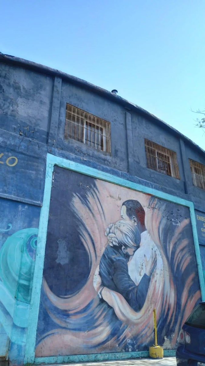 Vas a estar perdiendo el tiempo
porque atrás nuestro viene un viento
que derriba todo lo que toca
porque mi canto ya tiene otras bocas 
y ya nadie, nadie lo puede callar