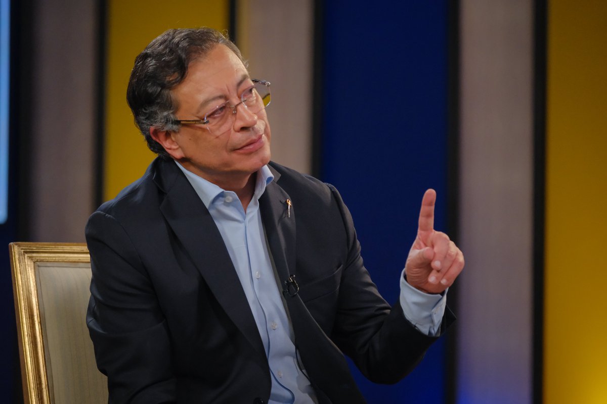 infopresidencia's tweet image. 📸 | El Presidente @PetroGustavo afirmó en entrevista con @RTVCNoticias que impedir sus alocuciones constituye un acto de censura que vulnera el derecho a la información.

Tras la decisión de la Comisión de Regulación de Comunicaciones (CRC) de negar el permiso para transmitir su…