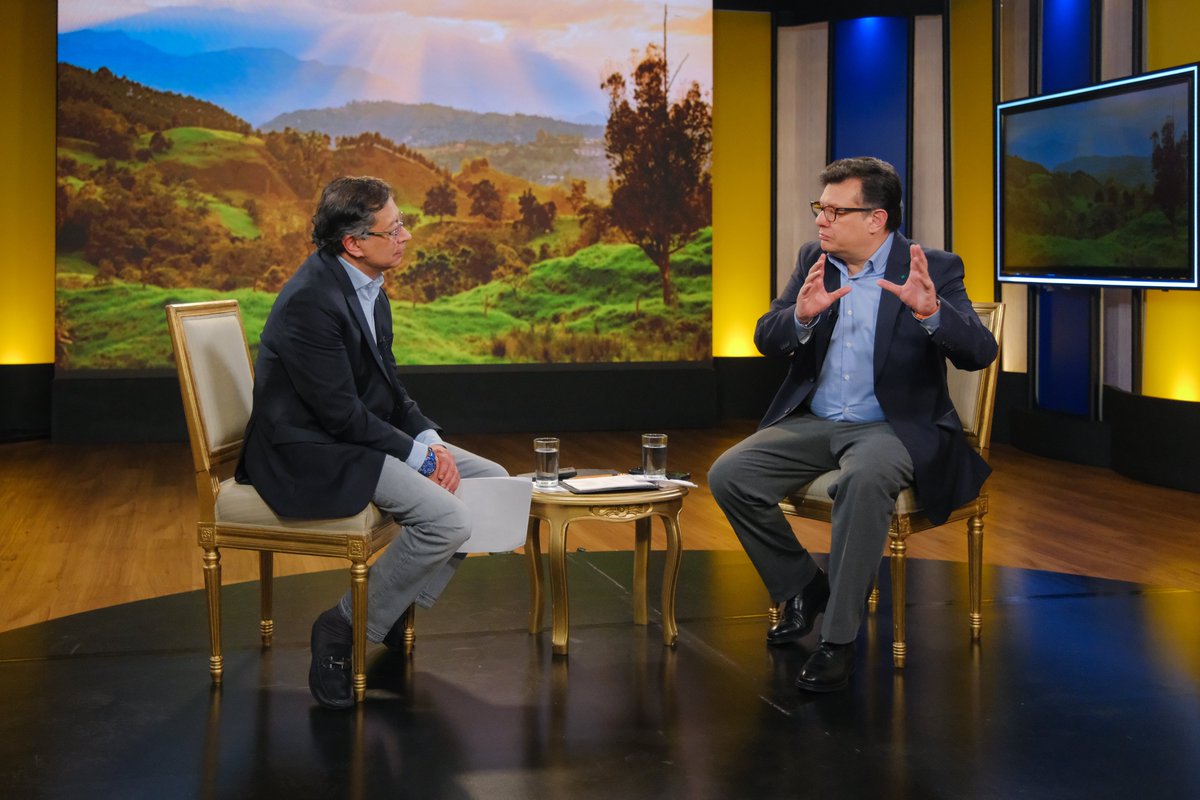 infopresidencia's tweet image. 📸 | El Presidente @PetroGustavo afirmó en entrevista con @RTVCNoticias que impedir sus alocuciones constituye un acto de censura que vulnera el derecho a la información.

Tras la decisión de la Comisión de Regulación de Comunicaciones (CRC) de negar el permiso para transmitir su…