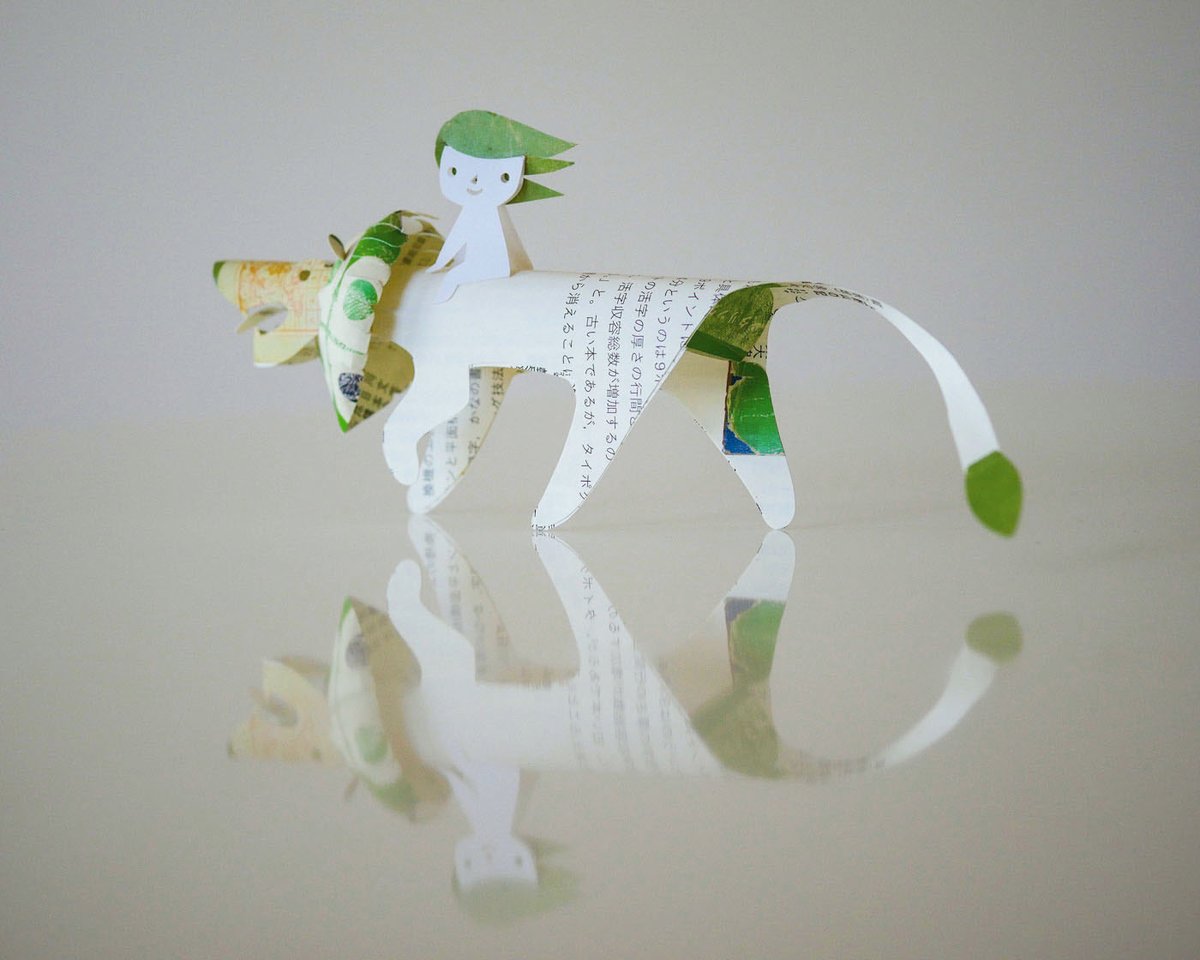 Komei_Iwasaki's tweet image. ライオンと少女
#ペーパークラフト　#ライオン　#papercrafts #lion #handmade #design