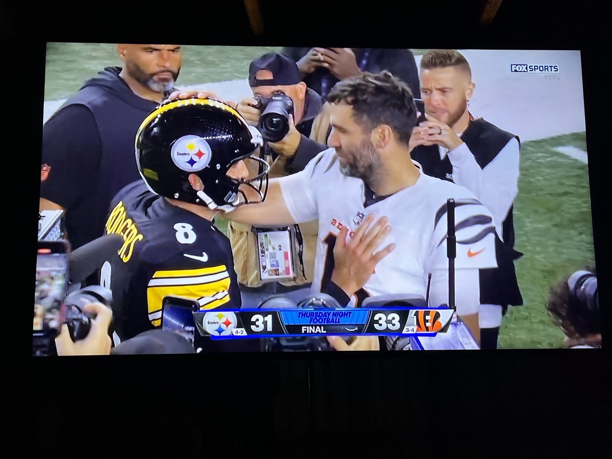 jaavier28's tweet photo. Sabía que estos dos veteranos MVPs de Super Bowl no nos defraudarían en este Primetime.
WHAT A GAME 🏈🔥 #TNFonPrime https://t.co/oXU7lQ4tbl