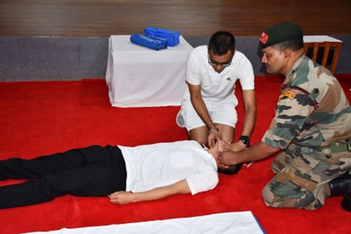 ASSAM RIFLES OBSERVES CPR AWARENESS WEEK ACROSS FORMATIONS
#AssamRifles observed CPR Awareness Week from 13 to 17 October 2025, conducting a series of activities across its formations to promote understanding and proficiency in Cardiopulmonary Resuscitation (CPR). The initiative