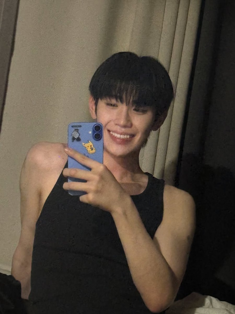너무 이뽀다 진짜 남고딩 같애....