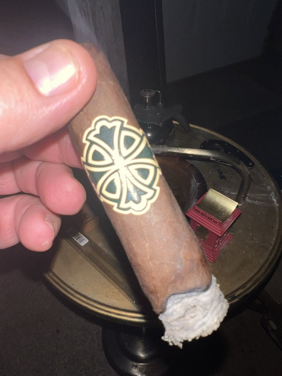 Ed-e Higgins is smoking Sin Compromiso. Rated with thumbs up! dojoverse.com/news-feed/p/70…